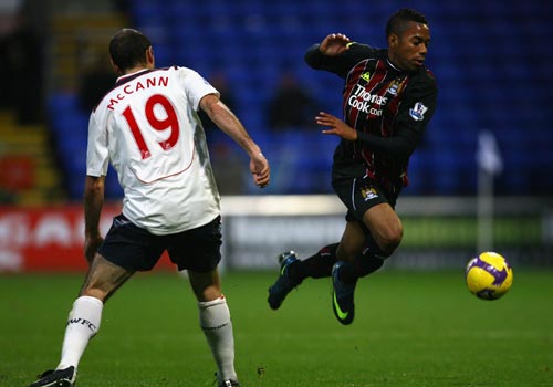 篮球湖人球员训练后心理状态稳定（湖人队球员训练结束后心理状态平稳）