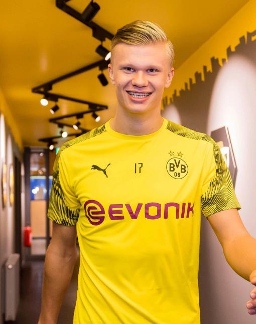 米兰主席：新球场计划进展慢，是因为球迷出于情感因素进行反对（米兰主席称新球场推进缓慢，因球迷情感性反对）