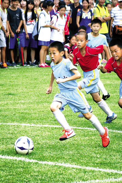 霍伊伦：人们有时会忘记我才22岁，我每天都在努力变得更好（霍伊伦：别忘了我才22岁，我每天都在努力提升自己）