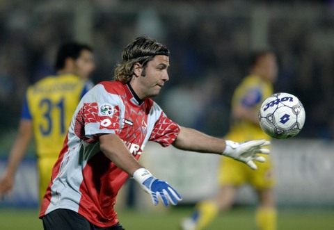 阿森纳3-1大胜拜仁，五档次差距彻底显现，拜仁被打回原形！（阿森纳3-1击败拜仁，五档差距尽显，拜仁原形毕露）