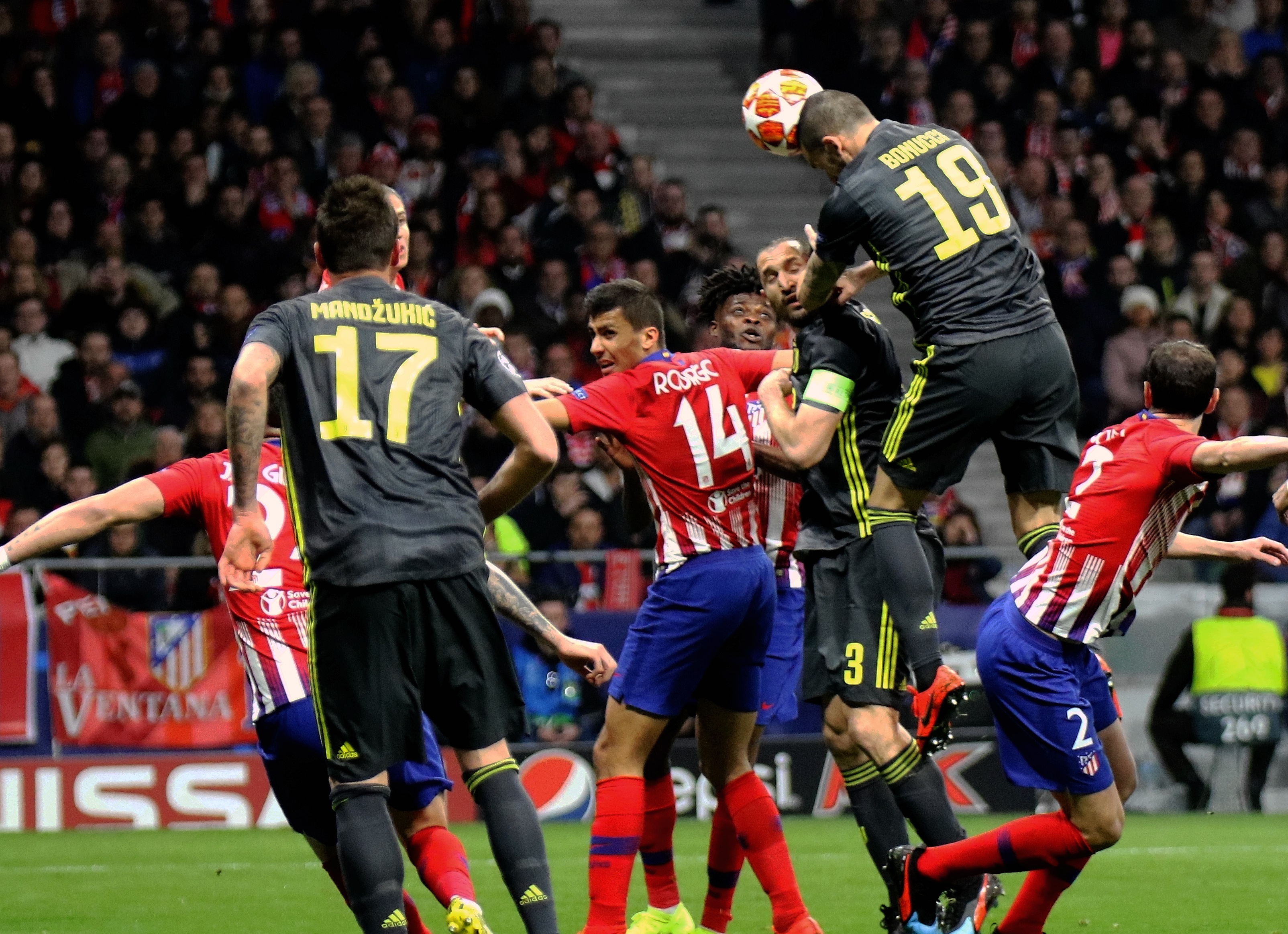 弗拉格：詹姆斯&东契奇&里夫斯像三头龙，他们都能撑起球队（弗拉格称詹姆斯、东契奇、里夫斯像三头龙，个个能扛起球队）